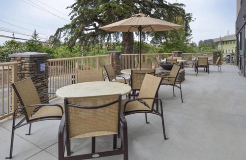 Westside Santa Cruz House | Balcony suite highlight beach-vista landscape