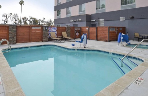 Westside Santa Cruz House | Balcony suite highlight beach-vista landscape