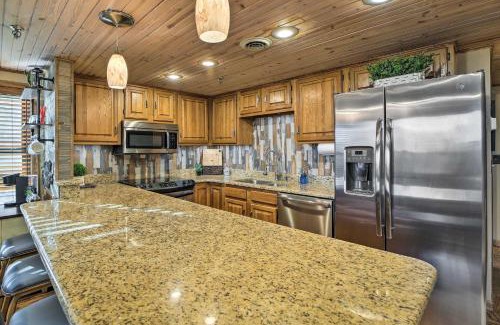 Afton Apartment | Balcony with Hot Tub Monkey Island Vacation Rental!