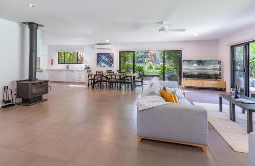 Tarbuck Bay House | Bali by the Bay