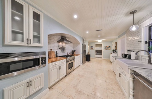 North Hyde Park House | Bali Resort Home with pool, putting green, golf simulator, game room