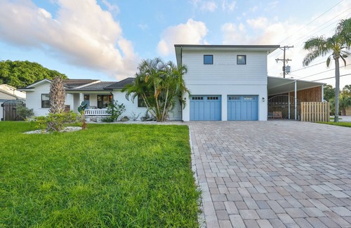 North Hyde Park House | Bali Resort Home with pool, putting green, golf simulator, game room