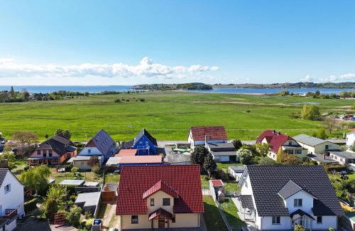 Thiessow Apartment | Balkon mit Meerblick, gratis Nutzung vom AHOI Erlebnisbad und Sauna in Sellin - Haus De niege Wech FeWo 04