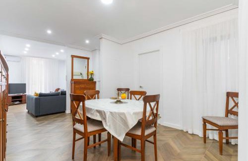 El Pilar Apartment | Balmes Flat Central Market