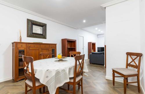 El Pilar Apartment | Balmes Flat Central Market