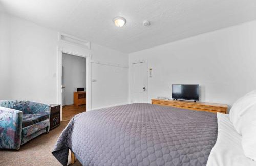 Barry's Bay Hotel | Balmoral Hotel