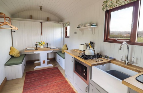 Garthmyl Cottage | BALWEN SHEPHERD'S HUT, romantic, character holiday cottage in Berriew