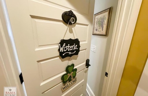Tuscaloosa Hotel | Bama Bed and Breakfast - Wisteria Suite