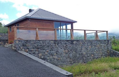 Entre-Deux House | bamboo bungalows (DROP)