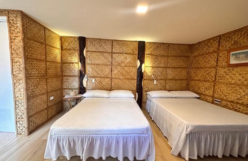 Puerto Galera Hotel | Bamboo House Beach Lodge & Restaurant