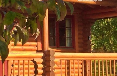 Morpeth Cabin | Bamburgh Log Cabin, with Hot Tub