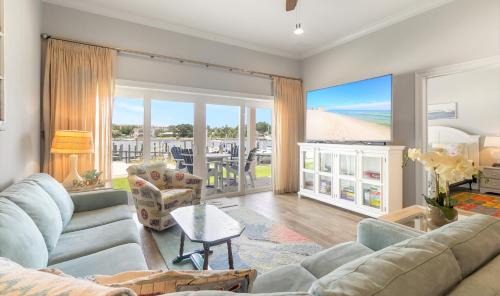 Sunset Pass House | Banana Bay 13912 By Pkrm