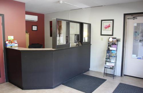 Bancroft Hotel | Bancroft Inn & Suites