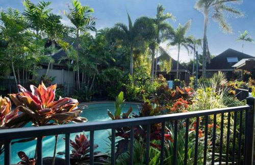 Mission Beach House | Banfield No 2 - Absolute Beachfront Bungalow