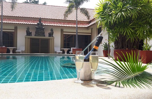 Bang Sare Villa | Bang sare 7 bed pool villa sleeps 20 near all attractions