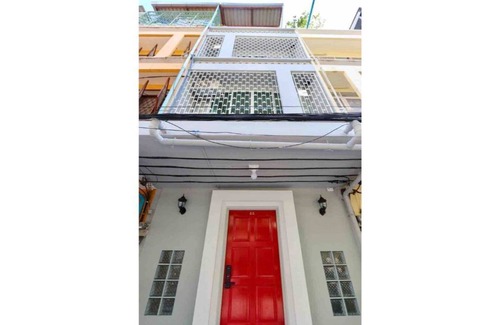 Phra Khanong Apartment | Bangkok City Home King size bed BTS, WiFi *Pick up