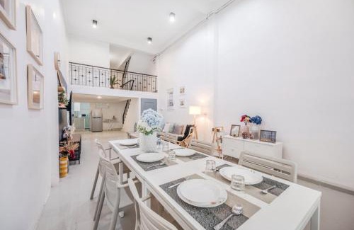 Phra Khanong Villa | Bangkok Group Haven - 6BR Bangchak BTS 12 sleeps RB1