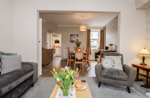 Ingleton Cottage | BANK HOUSE, pet friendly, with a garden in Ingleton