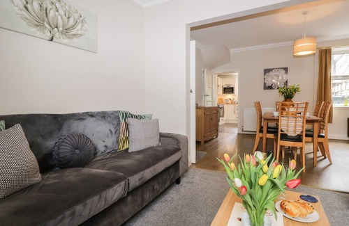 Ingleton Cottage | BANK HOUSE, pet friendly, with a garden in Ingleton