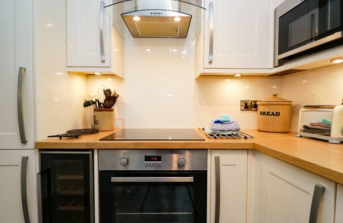 Ingleton Cottage | BANK HOUSE, pet friendly, with a garden in Ingleton