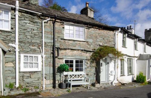 Chapel Stile House | Bank View