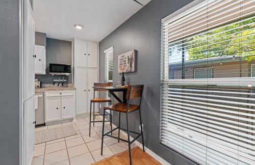 Zilker Condo | Banksy Bungalow in Zilker close to Downtown