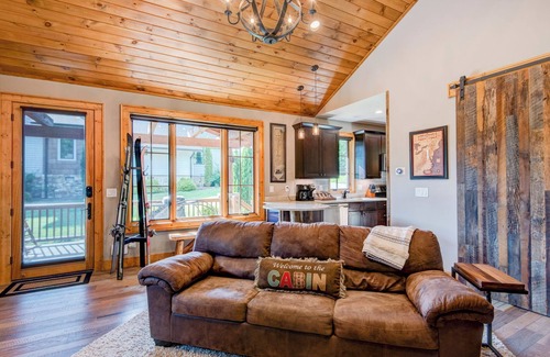 Banner Elk House | Banner View One and a half miles from downtown Banner Elk, Elk River Fishing access, Hot tub!