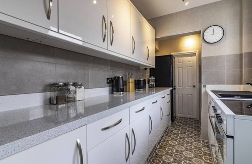 Eastwood House | Barber House by Proximity Short Stays