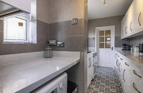 Eastwood House | Barber House by Proximity Short Stays