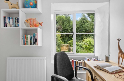 Dittisham Cottage | Barberry Farm Cottage - sleeps 8 guests in 4 bedrooms