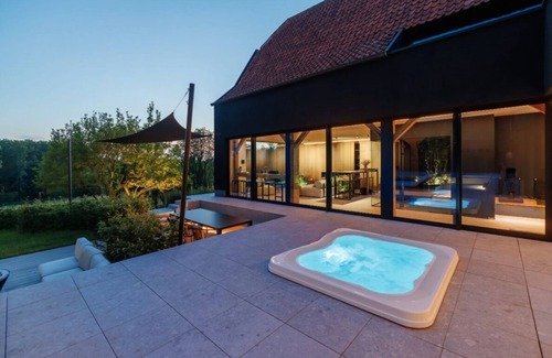 Sint-Laureins-Berchem House | Barefoot to luxury and warmth