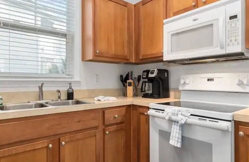 North Myrtle Beach Condo | Barefoot Villa: Pools, Golf, Beach, Snowbirds