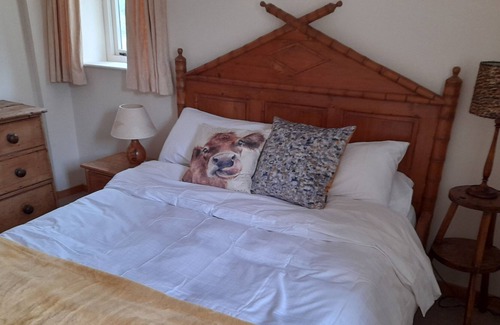 Halesworth House | Barn conversion close to pretty market towns of Halesworth and Southwold, tennis