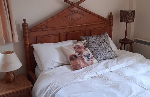 Halesworth House | Barn conversion close to pretty market towns of Halesworth and Southwold, tennis