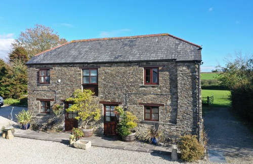 Looe Cottage | Barn Cottage sleeps 2 + baby/small child. A cosy 2 storey traditional Cornish stone character cottag