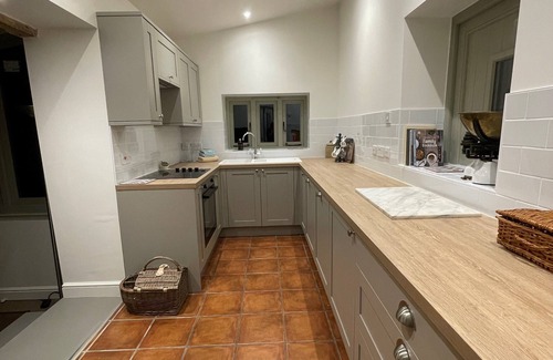 Little Thornage House | Barn North Norfolk Close to Holt & Blakeney, free private parking & WiFi