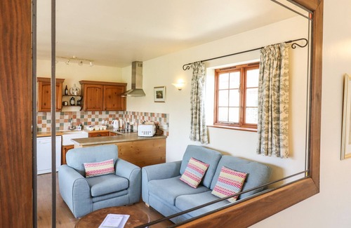 Little Glemham Cottage | BARN OWL COTTAGE, pet friendly, with a garden in Little Glemham