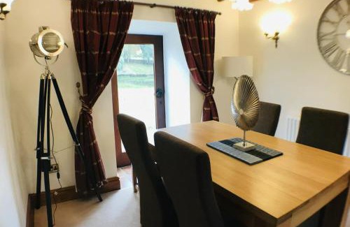 Cauldon Low House | Barn - Sleeps 4 - Garden - Pet friendly