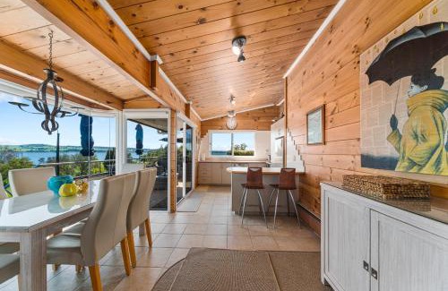 Wharewaka House | Barne the Bentley - Taupo Holiday Home