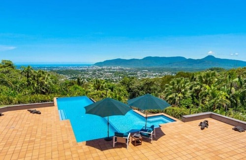 Lamb Range Villa | Barong luxury private estate with expansive views over Cairns barongcairns.comn