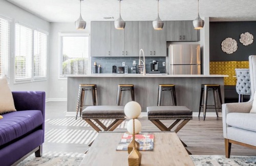 Indianapolis Apartment | Barsala l Fully-furnished 2BD at Lake Castleton Apartments
