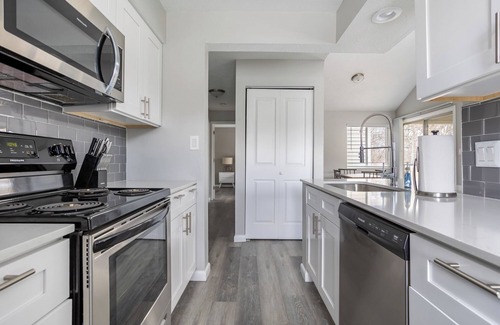 Indianapolis Apartment | Barsala l Fully-furnished 1BD w/Pool & Gym Access