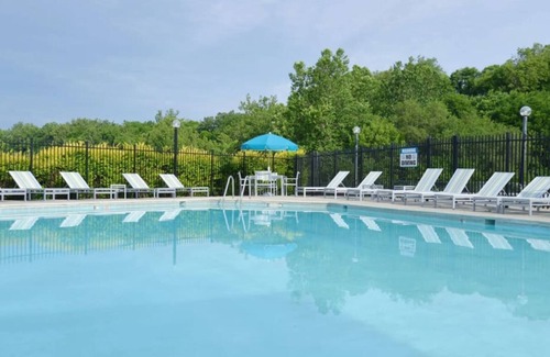 Indianapolis Apartment | Barsala l Fully-furnished 1BD w/Pool & Gym Access