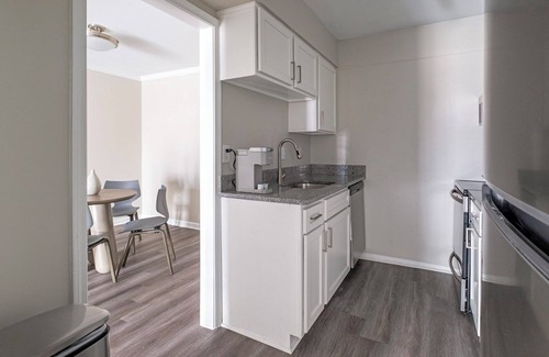 Homewood Apartment | Barsala l Modern 2BD with 24 Hour Fitness Center, Fast Wi-Fi