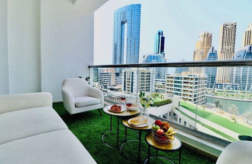 Dubai Marina Apartment | Barsana - Sapphire 3BR Suite - Marina & Sea Views