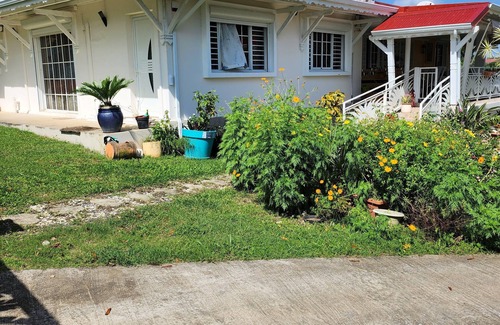 Petit-Bourg Apartment | Bas de Villa Terrasse, Jardin, Quartier Calme, Proche Zone Commerciale
