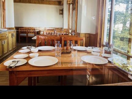 Theog Hotel | Basa palace