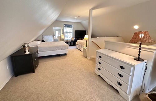 Sunland Estates House | Basalt Cottage, 5.4 miles from The Gorge Amphitheatre