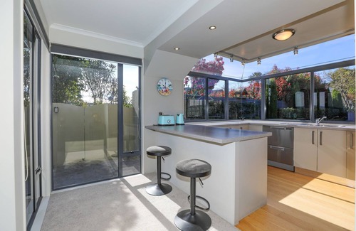 Taupo House | Base: 6 Extra: $40 6a Kurupae Road