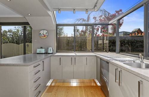 Taupo House | Base: 6 Extra: $40 6a Kurupae Road